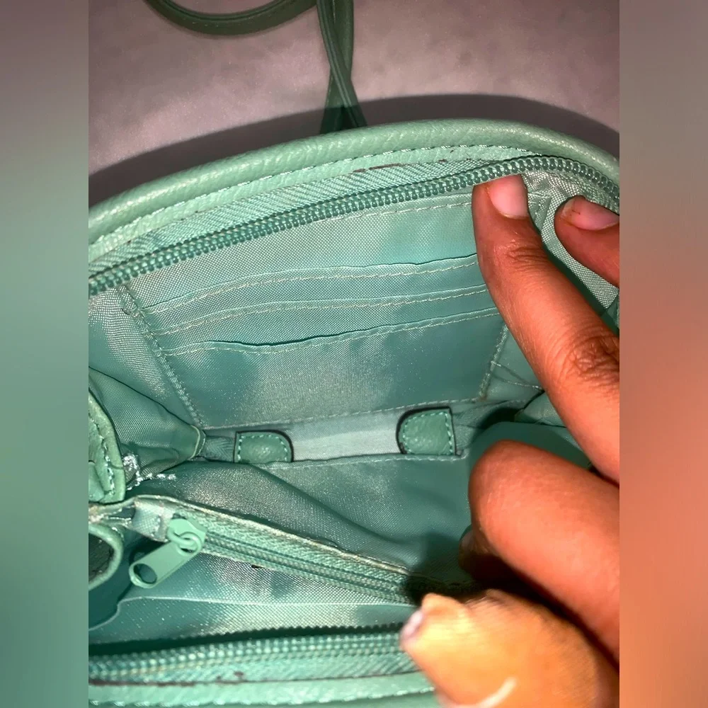 BUENO Small Wristlet Wallet Purse - Picture 5 of 9